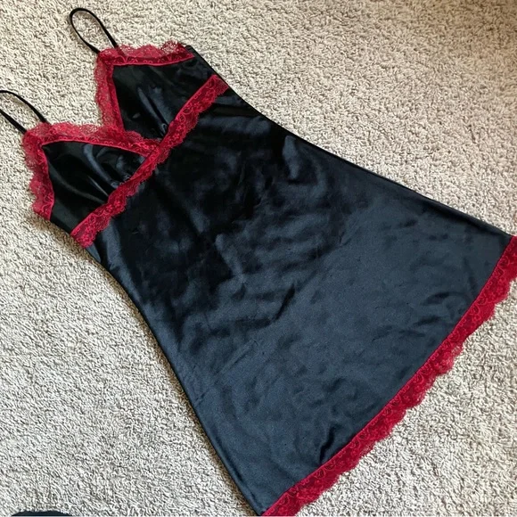 BLACK AND RED LACE TRIMMED SLIP DRESS - Picture 13 of 13